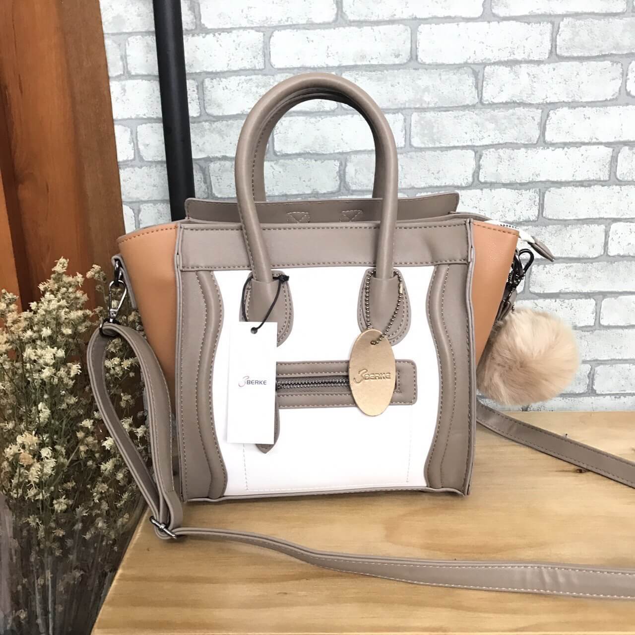 งานแท้ชนช้อป Hot item!! ทรงที่ขายดีที่สุด กระเป๋าทรงหรู look like Celine brand หนังดีมาก สีโทนสุภาพคะ ใบนี้จาก แบรนด์ BERKE ค๊า ใบนี้ อยู่ทรงสวยคะ หนังเนื้อดี เรียบหรูคะ ขนาดกำลังดีเลย จุของคุ้มมากสำหรับผู้หญิง ภายใน มีช่องซิปย่อย แยกเป็นสัดส่วน ปากกระเป๋