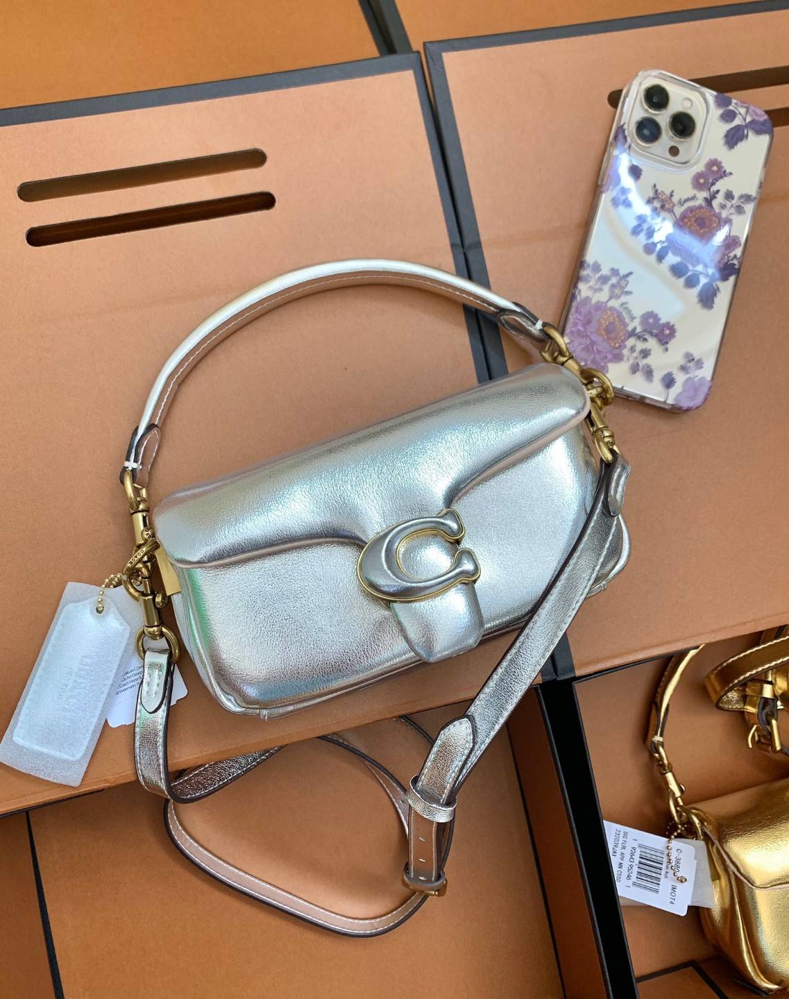 น้องสวยมากก สินค้าจริงสวยกว่าในรูป ไม่จกตาค่ะ! COACH PILLOW TABBY SHOULDER BAG 18 ((C3880)) 📣 พร้อมส่งที่ไทย คุณภาพเกินราคา! กระเป๋าหิ้ว//สะพายแบบครอสบอดี้ร์ 🔺หนัง nappa อย่างดี หนานิ่ม นุ่มมากๆ หลงรักน้องแน่นอน