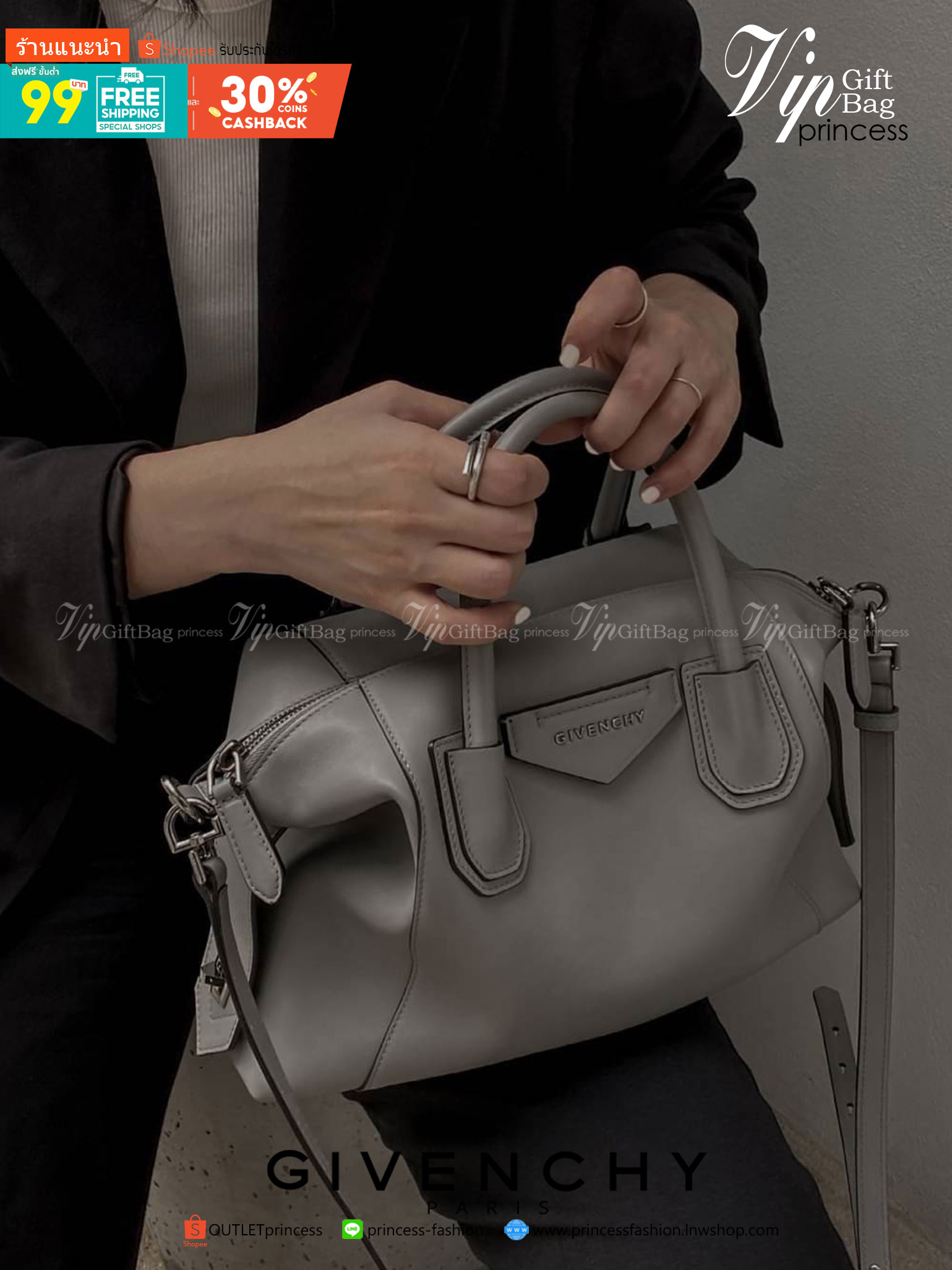Givenchy Antigona Soft Small Leather Bag เข้ารอบใหม่ ราคาดีต่อใจ .. ไม่มีไม่ได้แล้ว! กระเป๋ารุ่น Iconic อย่าง Antigona Soft รุ่น "Classic" **มาพร้อมผ้าผูกโบว์ น่ารักมากมาย ประดับด้วยสัญลักษณ์ของแบรนด์ Givenchy ด้านหน้า **อะไหล่เงิน ไอเท็มยอดฮิตท