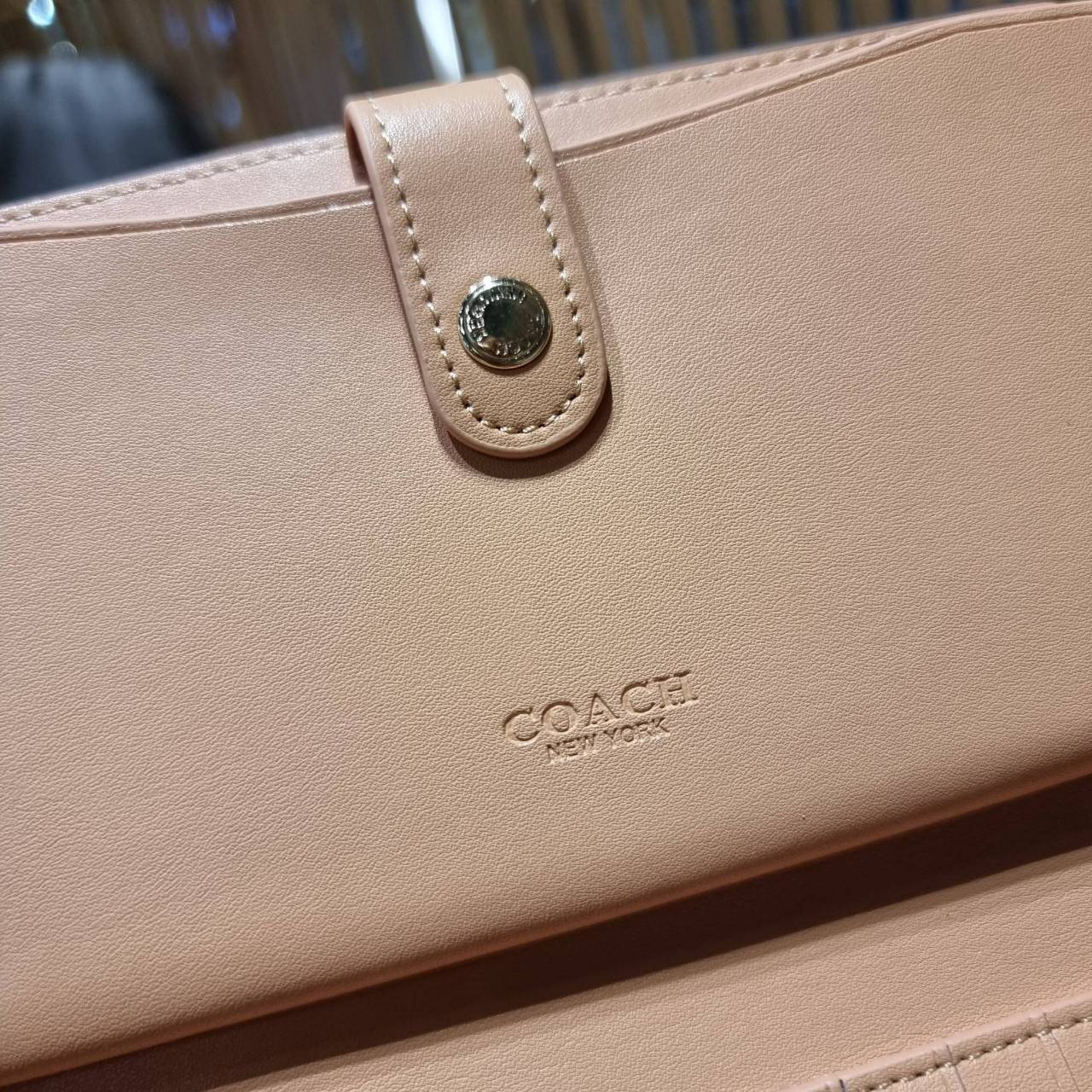 พร้อมส่ง 7 สี COACH C2874 TECH WALLET IN COLORBLOCK SIGNATURE CANVAS จัดให้สีใหม่ก่อนใคร!! ดีไซน์ใหม่ คอลเลคชั่นสวยหรู กระเป๋าสตางค์พร้อมสายคล้องมือ ง่ายต่อชีวิตมากจ้า!! มันดีอะไรเบอร์นี้ ใส่ได้ทั้งบัตร และโทรศัพท์ก็ใส่ได้ทุกรุ่น แถมยังมีช่องซิปแยกไปอีก ช
