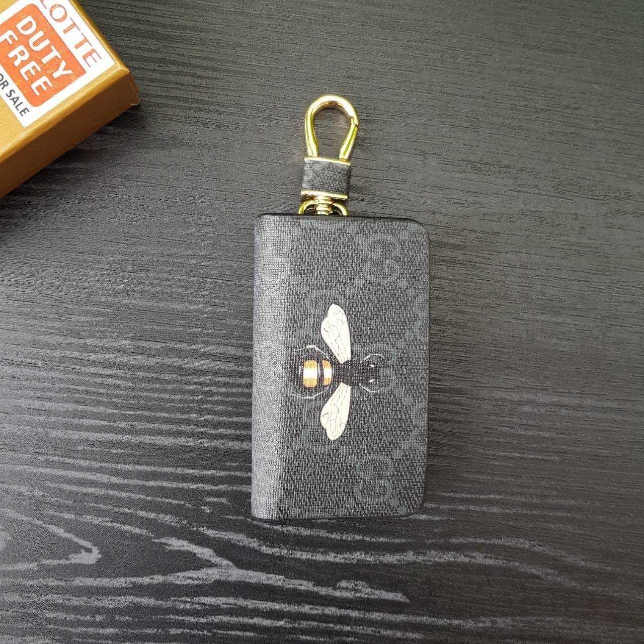 GUCCI Keychain กระเป๋าพวงกุญแจสุดหรูหรา ที่จะทำให้การหากุญแจรถยนต์ของคุณเป็นเรื่องง่าย ขนาดกระทัดรัด หยิบจับง่าย