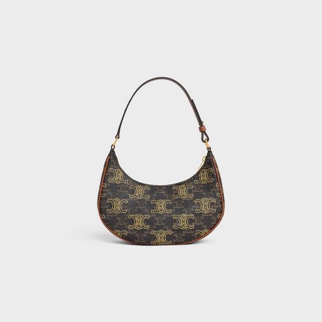 VIP 🥂 CELINE AVA IN TRIOMPHE CANVAS WITH TRIOMPHE HEART EMBROIDERY สวยเกินต้านรุ่นสุดปัง ที่ดีไซน์ออกมาใหม่ พร้อมให้ได้สวยก่อนใครไปเลย กับกระเป๋าสะพายไหล่ รูปทรงไม่เหมือนใครไม่เกร่อ ใช้แล้วดูแพง!! และที่น่ารักแบบตะโกนก็ตรงที่ โลโก้ลายปัก ดีเทลเดิน