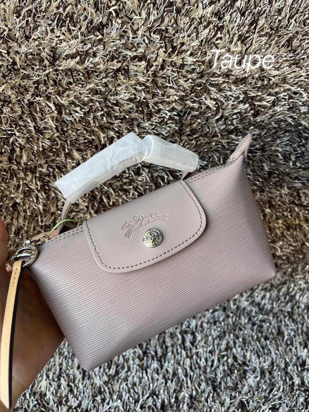 LONGCHAMP LE PLIAGE CITY POUCH WITH HANDLE Taupe - Canvas (ไม่มีสายยาว) กระเป๋าเครื่องสำอางแบบมีซิปพร้อมหูหิ้วใบนี้เหมาะสำหรับการจัดระเบียบกระเป๋าของคุณ