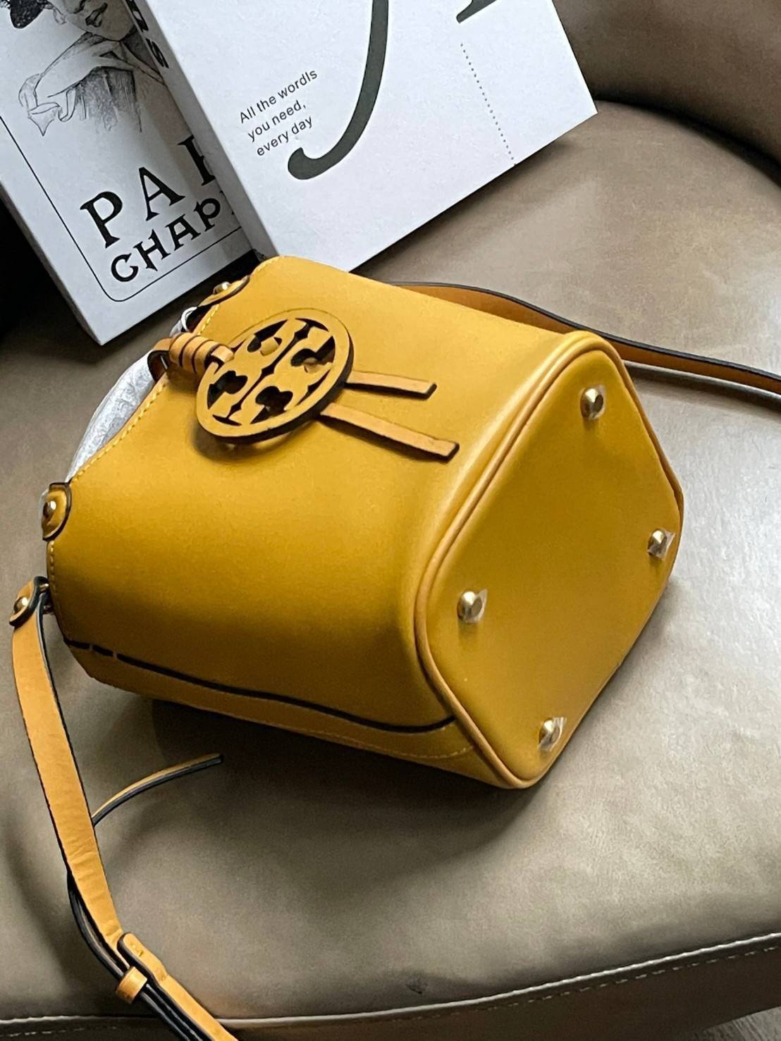 ของแท้ 💯% Tory burch miller mini bucket bag กระเป๋าทรงคลาสสิคจากTory burch มาพร้อมกับรูปทรงถัง ขนาดน่ารักกำลังดี
