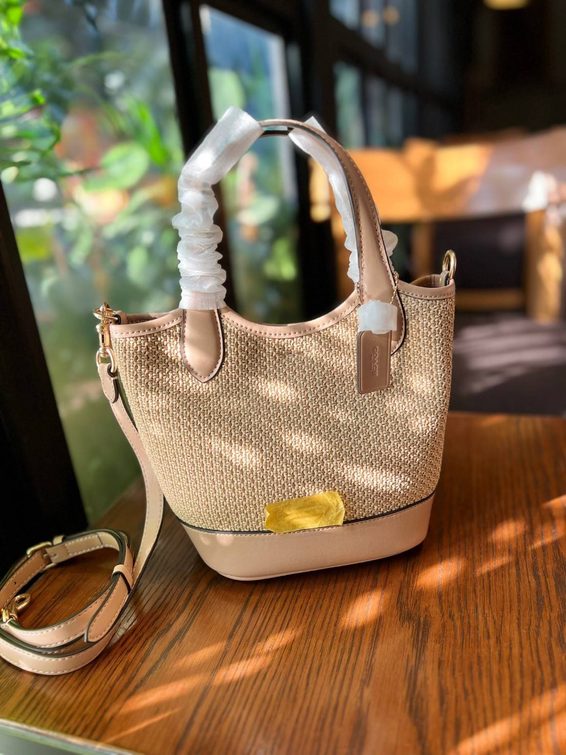 Coach Hanna Bucket Bag In Straw And Smooth Leather 7" กระเป๋าทรงถังงานทอน้ำหนักเบา จุของได้เยอะ เกรดท็อปออริ เกรดดีสุด สลับแท้ 1:1 ใช้ต่างประเทศได้