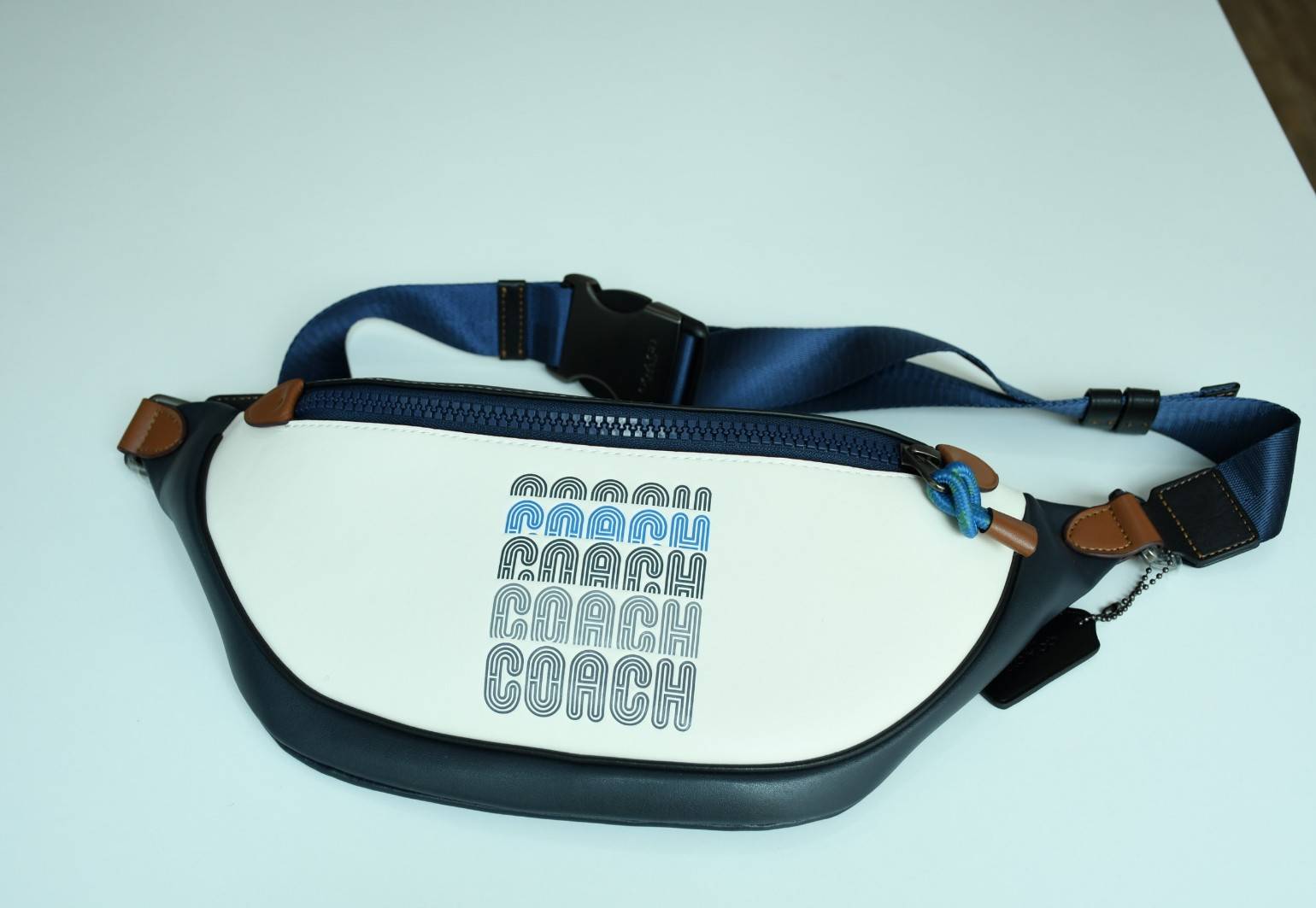 Coach F84711 Warren Mini Belt Bag In Signature Canvas กระเป๋าคาดอก คาดเอว ขนาดกำลังดี ใช้งานง่าย ใช้ได้ทั้งหญิงและชาย