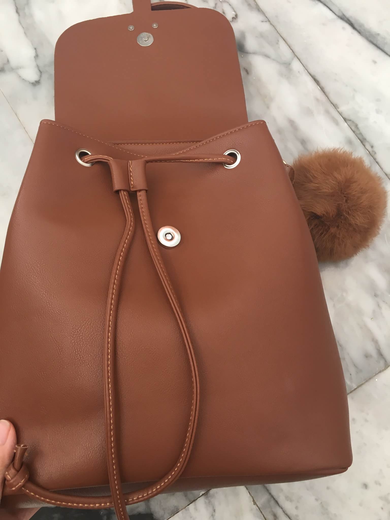 ใหม่ล่าสุด ชนช้อป เลยค่า 👍 กระเป๋าเป้!!! ทรงน่ารักมากๆๆๆ จากแบรนด์ KEEP รุ่น suprem backpack #จุดเด่นที่ >ตัวกระเป๋าทำจากหนังเนื้อดี สีmatte สวยคะ >น้ำหนักเบามาก เพียงแค่ 5 ขีดเท่านั้น >ขนาดกระเป๋ากำลังดีคะ ใส่ กปต ยาว มือถือได้ > มีช่