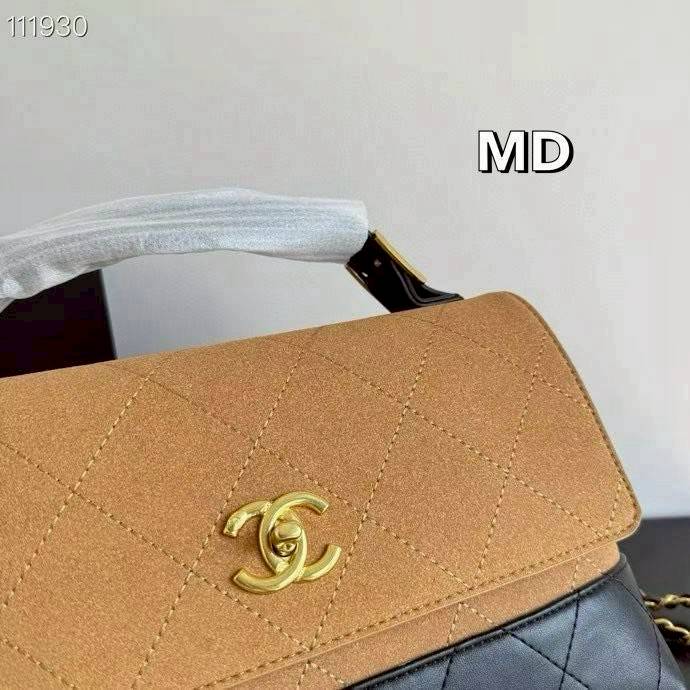 Chanel Flap Leather Suede Bag กระเป๋าสะพาย ดีไซน์ใหม่ คงความคลาสสิคและสวยหรู มีทั้งแบบงานหนังเต็มใบ/ทูโทน/และงานหนังกลับ สวยหรูหรา ภายในเป็นช่องโล่ง