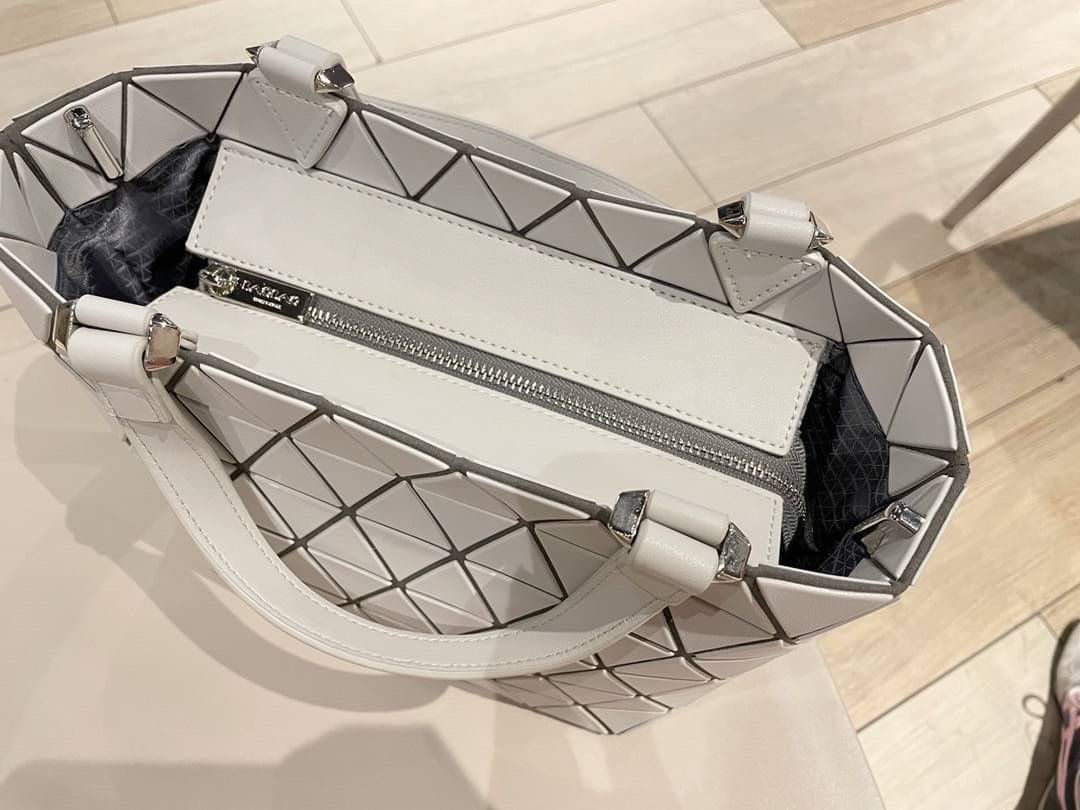 VIP GIFT 】BAOBAO Issey Miyake Crystal Matte Shoulder Bag