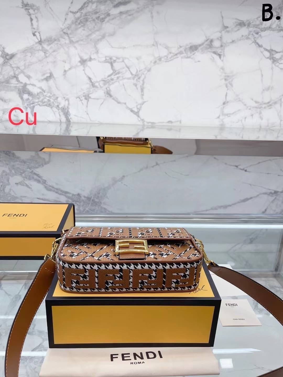 FENDI Baguette Brown houndstooth wool bag with FF embroidery / fendi baguette fabric bag กระเป๋าสะพายเฟนดิ งานจริงสวยมาก พร้อมสายสะพาย 2 เส้น ถอดได้ งานปั้มทุกจุด วัสดุคุณภาพดี แนะนำ ไม่ผิดหวัง มีจำนวนจำกัดนะคะ ภาพถ่ายจากงานขายจริง ใช้งานต่างประเทศได้