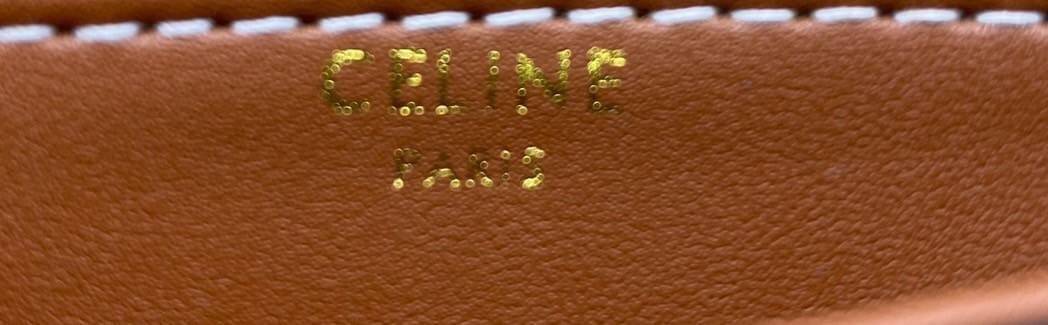 CELINE Mini besace triomphe in shiny top handle กระเป๋าสะพายคาดลำตัวพร้อมหูจับถนัดมือ ได้รับความนิยมอย่างมาก ด้วยรูปร่างทรงโค้งมนมีความคลาสสิกตามแบบฉบับแบรนด์