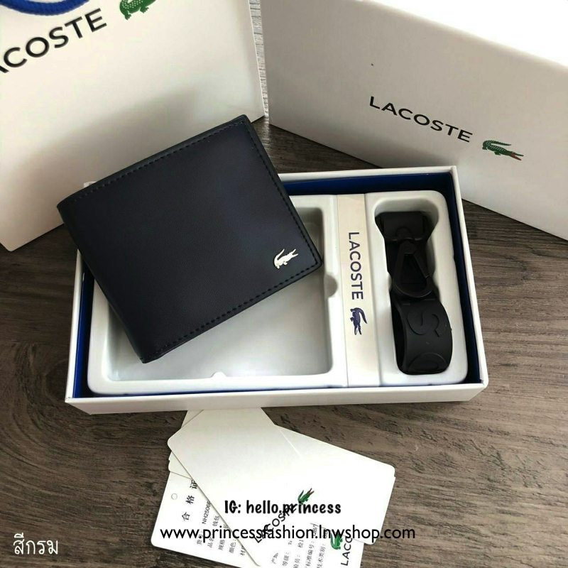 LACOSTE Short Wallet with Key Set กระเป๋าสตางค์ใบสั้น Set สุดคุ้มมอบให้เป็นของขวัญหรือใช้เองก็แนะนำค่ะ อุปกรณ์ : มาพร้อมพวงกุญแจ + ถุงกระดาษแบรนด์ + กล่องแบรนด์
