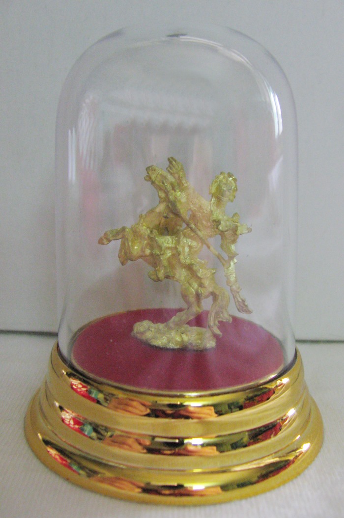 เทพเจ้ากวนอูทรงม้าถือง้าว(ปางขี่ม้าพยศ)ครอบแก้ว แก้ชงปีจอ ปี2561 เสริมดวงการงาน ช่วยให้เกิดโชคลาภ บรรลุถึงเป้าหมาย พร้อมบทสวดบูชาค่ะ