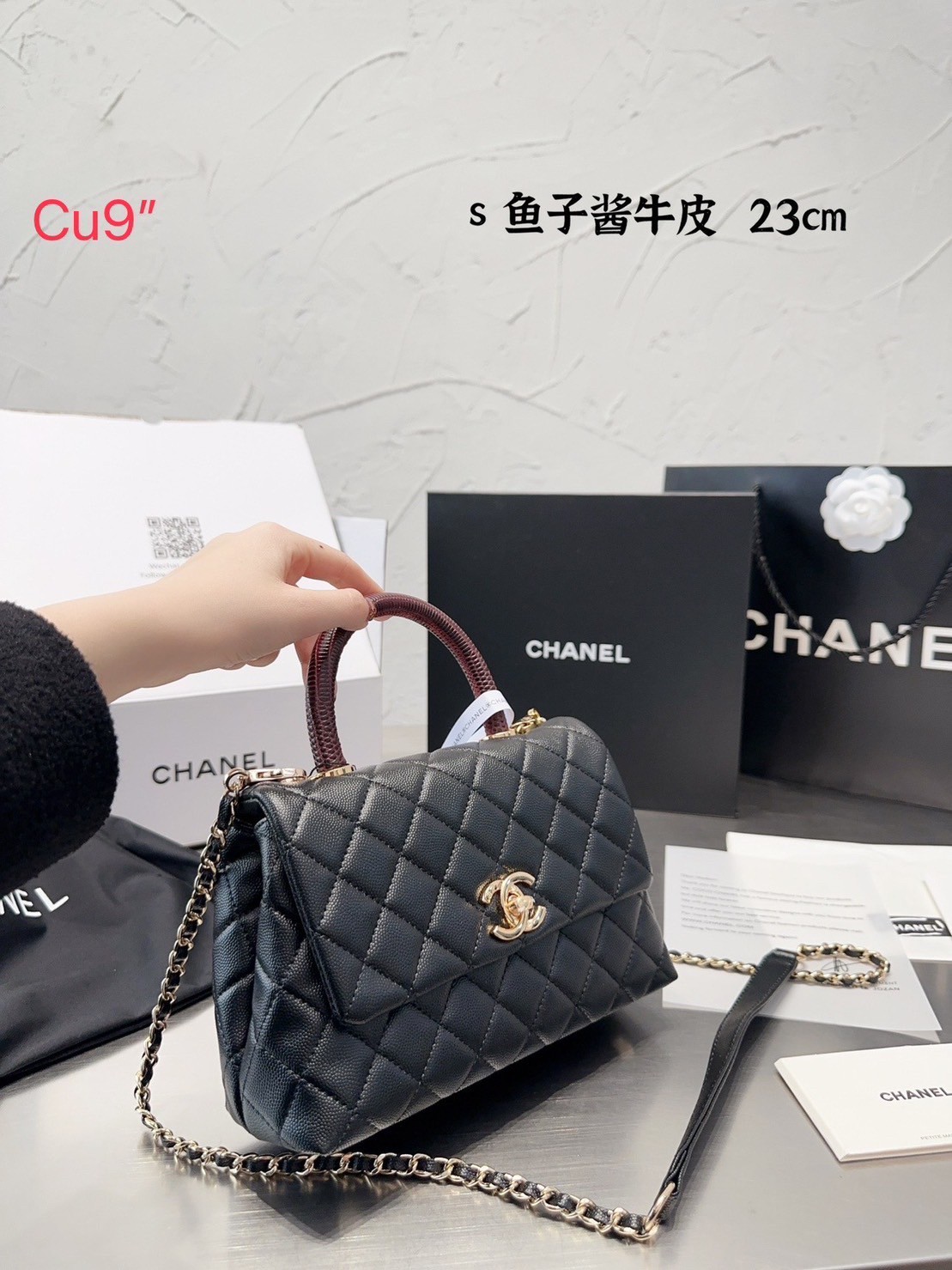 Chanel Coco Top Handle Bag 9" / Chanel Bag พร้อมส่ง กระเป๋าสะพายสุดคลาสสิค สวยหรูพร้อมมือจับในตัว งานหนังเรียบ อะไหล่ทองสวยมาก มาพร้อมกล่อง อปก ครบเซ็ท รอบนี้จัดราคาพิเศษสุดคุ้มค่ะ ใช้งานต่างประเทศได้ ภาพถ่ายจากงานขายจริง