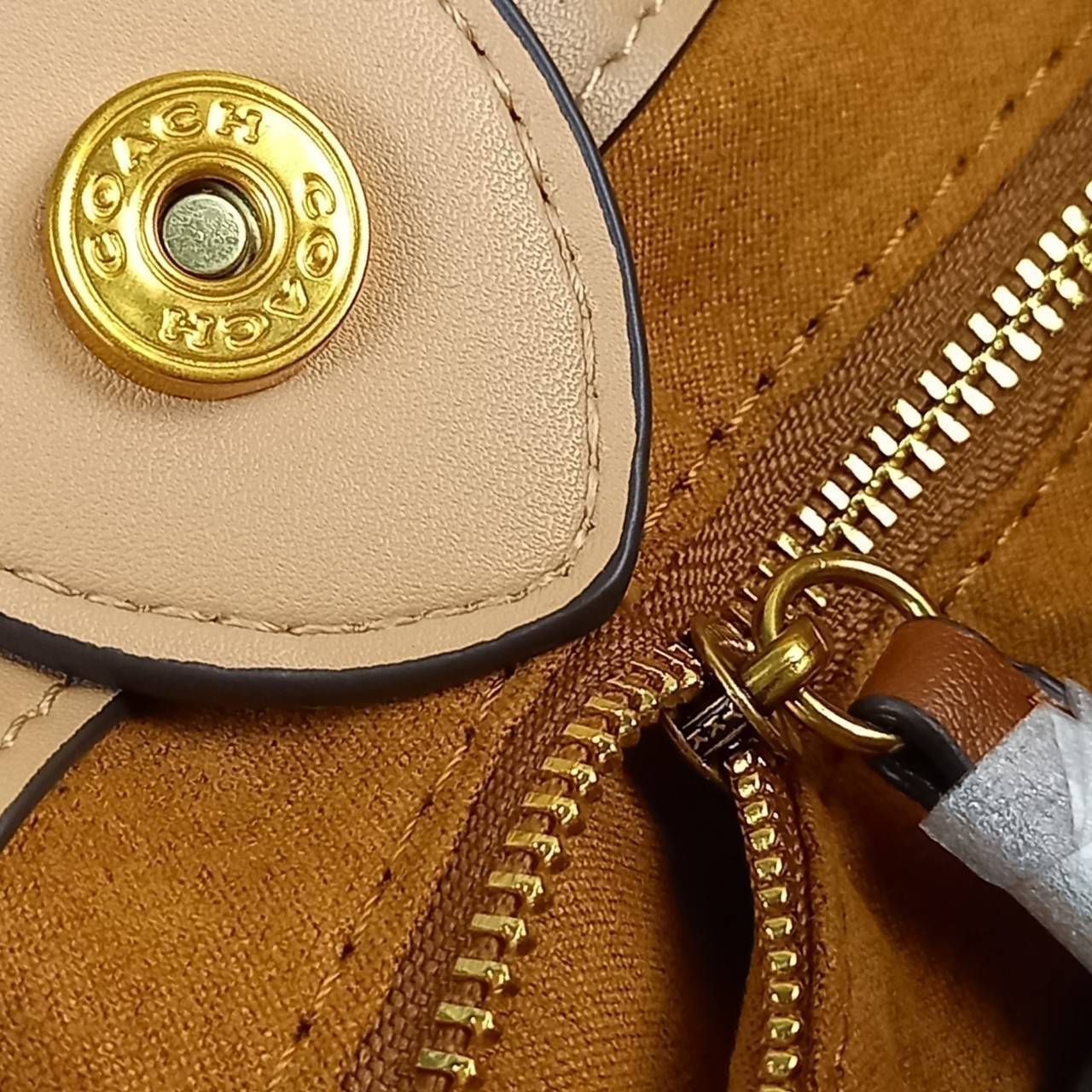 COACH CASUAL STYLE STREET STYLE 2WAY PLAIN LEATHER ELEGANT STYLE (C6958 C6852) 🌺 ที่สุด! ของที่สุด!! กระเป๋าถือ กระเป๋าสะพายรูปทรงสุดฮิต สุดคลาสสิค รุ่น UNISEX ที่ชิคๆ สบายๆ ได้ทั้งชายและหญิง// วัสดุหนังแท้ทั้งใบ ตัดเย็บด้วยหนังเนื้อนุ่มพิเศษ หนา 