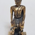 พระบูชาพระประจำวันเกิดวันพุธกลางคืน ปางป่าเลไลย์ เนื้อทองเหลืองพร้อมใบคาถาค่ะ