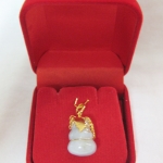 สินค้าหมดค่ะ จี้น้ำเต้าหยกดูดทรัพย์(ห้อยคอหรือมือถือหรือกระเป๋า)เสริมดวงโชคลาภค้าขายพร้อมกล่องกำมะหยี่ค่ะ