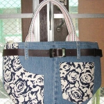 สินค้าหมดค่ะ กระเป๋ายีนส์แบบถือหรือสะพายข้าง ลายดอกกุหลาบค่ะ