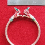 กำไลพญานาค2เศียรเนื้อทองเหลืองชุบเงินไมครอนลงยาพร้อมใบคาถาค่ะ