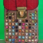 กระเป๋าหนังแก้วแบบถือหรือสะพายข้างสีแดงประดับพลอยค่ะ