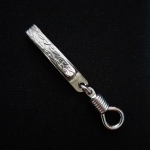 แหนบห้อยพระสแตนเลส ลายกนกค่ะ