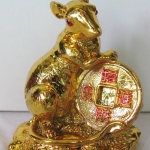 สินค้าหมดค่ะ หนูทองถือเหรียญทองเสริมดวง ดูดโชคลาภ(คนเกิดวันศุกร์)ค่ะ