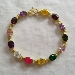 สินค้าหมดค่ะ สร้อยข้อมือพลอยนพเก้าเนื้อทองเหลืองแบบเล็กค่ะ