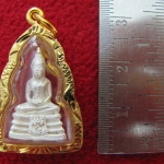 จี้หลวงพ่อโสธรพิมพ์เล็กสูง2ซม.เนื้อเงินพ่นทรายเลี่ยมทองไมครอนพร้อมใบคาถาค่ะ
