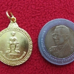 เหรียญพระเจ้าตากสิน สีทอง แบบกลม วัดลุ่ม จ.ระยองค่ะ