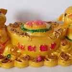 หมูคู่ก้อนทองเสริมดวงปีขาล 2561 ร่ำรวยมีกินมีใช้ เสริมโชคลาภวาสนา แบบตั้งโต๊ะค่ะ