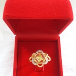 แหวนกังหัน4ใบ รุ่นดอกไม้ เสริมดวงเนื้อทองเหลืองชุบทองประดับเพชรพร้อมกล่องกำมะหยี่ค่ะ