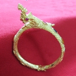 สินค้าหมดค่ะ กำไลพญานาคเนื้อทองเหลืองพลอยนพเก้าพร้อมใบคาถาค่ะ