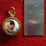 สินค้าหมดค่ะ ล็อกเก็ตในหลวงพื้นสีเหลืองเลี่ยมทองไมครอนค่ะ