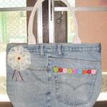 สินค้าหมดค่ะ กระเป๋ายีนส์แบบถือลายกระดุมค่ะ