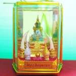 องค์พระแก้วมรกตพร้อมฐานบูชาค่ะ