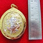 สินค้าหมดค่ะ เหรียญพระพิฆเนศปางรีนาโมจัน คณปติ(ช่วยขจัดหนี้สิน อุปสรรค ทวีทรัพย์)หลังพ่อแก่ ทรงวงรี เนื้อสามกษัตริย์เลี่ยมทองไมครอนพร้อมใบคาถาค่ะ