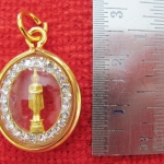 จี้พระประจำวันเกิดวันพุธกลางวัน ปางอุ้มบาตร องค์ใหญ่ทรงวงรี ล้อมเพชรเลี่ยมทองไมครอนค่ะ