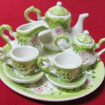 สินค้าหมดค่ะ ชุดกาน้ำจิ๋ว ลายดอกไม้สีเขียวค่ะ