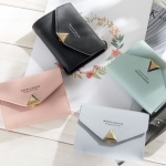 กระเป๋าสตางค์ผู้หญิง กระเป๋าสตางค์ ทรงสั้น สีชมพู ฟ้า ดำ น้ำเงิน กระเป๋าสตางค์ 2 พับ แบบวัยรุ่น ขนาดกำลังดี แบบมีกระดุมปิด 388084