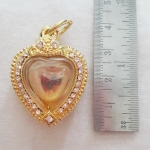 สาริกาลิ้นทององค์เล็กในน้ำมัน กรอบตลับทองไมครอนฝังพลอยขาวพร้อมใบคาถาค่ะ