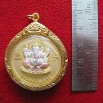 สินค้าหมดค่ะ เหรียญพระพิฆเนศปางรีนาโมจัน คณปติ(ช่วยขจัดหนี้สิน อุปสรรค ทวีทรัพย์)หลังพ่อแก่ ทรงวงกลม เนื้อสามกษัตริย์พิมพ์ใหญ่เลี่ยมทองไมครอนพร้อมใบคาถาค่ะ