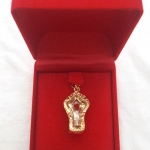 สินค้าหมดค่ะ จี้สาริกาลิ้นทอง เนื้อทอง เลี่ยมกรอบใหญ่ทองไมครอน พร้อมกล่องกำมะหยี่และใบคาถาค่ะ