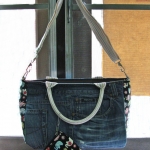 สินค้าหมดค่ะ กระเป๋ายีนส์แบบถือหรือสะพายข้างลายช้างหลากสีค่ะ