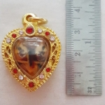 สินค้าจองค่ะ สาริกาลิ้นทองในน้ำมัน กรอบตลับทองไมครอนฝังพลอยแดงขาวพร้อมใบคาถาค่ะ