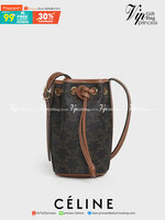 VIP 】หนังแท้ CELINE MINI DRAWSTRING BAG IN TRIOMPHE CANVAS AND CALFSKIN กระเป๋าทรงบัคเก็ตขนาดมินิน่ารัก ในรุ่นนี้ได้รับคำชื่นชมจากแฟชั่นกูรูทั้งหลาย เนื่องจากมีรูปทรงที่สุดแสนจะเรียบง่าย มีช่องใส่ของที่กว้าง ตัวกระเป๋าเป็นแบบหูรูด ช่วยให้เปิด-ปิดง่าย สะดว