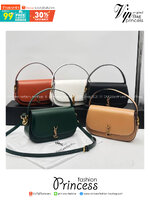 YSL Voltaire in box ไอเท็มขึ้นแท่นสวยเรียบหรูลักชู the best seller!! กระเป๋าสะพายรูปทรงโค้งมน งานหนังเรียบโดดเด่นด้วยโลโก้สีทอง เป็นใบที่น้อยแต่มากสวยคมทุกมิติจริงๆ ค่ะ