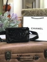 พร้อมส่งไอเท็มแนะนำ! New Chanel Waist Bag Gift With Purchase (GWP) กระเป๋าสะพายคาดเอวหรือคาดอกพรีเมี่ยมกิ้ฟของแท้จาก Chanel Perfume Counter รุ่น Limited Edition วัสดุหนังเเก้วเรียบสวยอยู่ทรงลายมีโลโก้ด้านหน้า เปิดปิดด้วยฝาปิดกระดุมแม่เหล็ก ภายในโล่ง ซับใน
