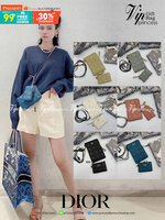 VIP 】CHRISTIAN DIOR PHONE BAG 2 in 1 DOUBLE BAG กระเป๋าเซ็ท 2 ใบ มีสายสะพายข้าง ถอดออกใช้งานได้ ถือว่าคุ้มมากๆเลยค่ะ สามารถใช้งานแยกกันได้ ใส่สายสะพายหรือ ถือได้ วัสดุหนังแท้ สวยงามนุ่มฟู น่ารักมากๆ เลยน้าาา
