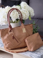 New Arrival สีใหม่ คาราเมล สวยมาก !! ซื้อ 1 ได้ถึง 3 กระเป๋า ทรง Tote จากแบรนด์ David Jones ค่า ทรงนี้ นิยมถือกันมากๆ บอกเลยใบนี้ ของจริงสวยคะ หนังนิ้ม นิ่ม ค่า #ดีต่อใจ 😁❤️ 〰〰〰〰〰 รุ่นใหม่ล่าสุด หนังนิ่มมาก ใบนี้ มีใบเล็กแถมให้อีก 2ใบค่ะ จะ