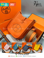 HERMES evelyne mini bag Luxury Bag กระเป๋าสะพายแบรนด์ดัง แบรนด์หรู คลาสสิกตลอดกาล ใช้ได้ทั้งชายหญิง ใบเดียวจบ สวยรวยปัง เกรดท็อปออริจินอล ภาพสินค้าถ่ายจากงานขายจริง ใช้งานต่างประเทศได้